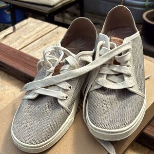 Women’s Olukai Pebuea Li sneakers, size 9